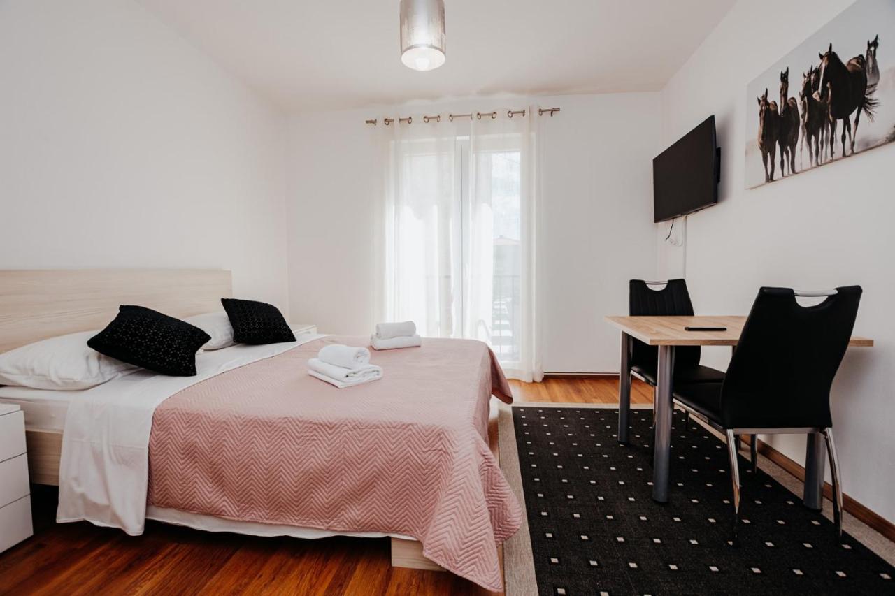 Double And Single S Apartments Zadar Exterior photo